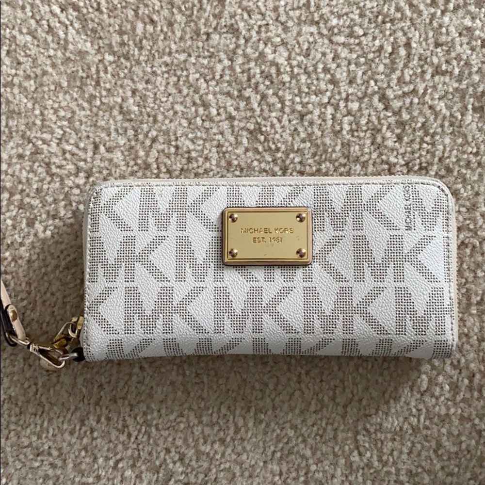 Michael Kors white wristlet wallet